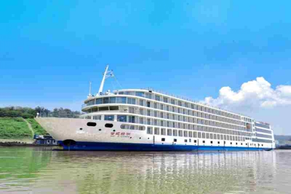 【世紀系列】[世紀綠洲] 長江新一代電力推進綠色智能游輪，是世紀榮耀號、凱歌號的姊妹船