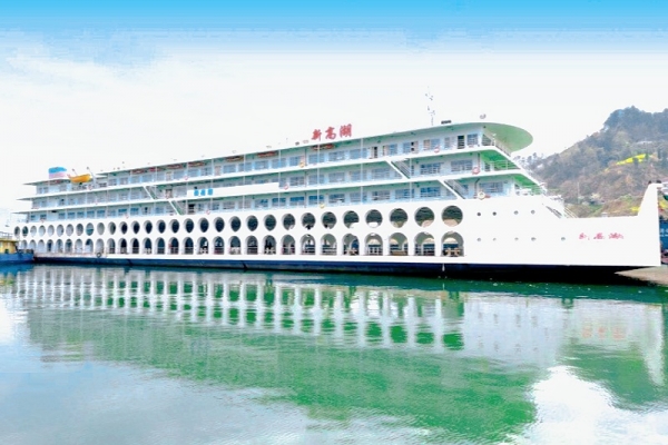 【新高湖】長江三峽首艘既可載人又可載車的三峽游輪[新高湖號]實現自駕游長江三峽