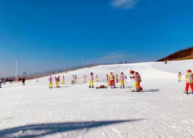 五峰滑雪一日游 五峰國際滑雪場多少錢 怎么去五峰國際滑雪場