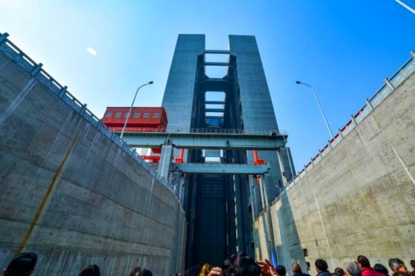 三峽升船機究竟是“水漲船高”還是“船坐電梯”?