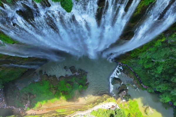 想去三峽大瀑布景區，可以坐什么公共交通車比較方便？