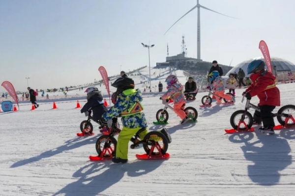 2025年12月21日百里荒滑雪場開板，百里荒滑雪全新攻略來啦