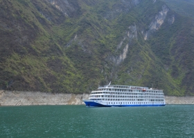 2025年長江發現/傳說游輪宜昌到重慶5日 長江發現全攬三峽大壩/巫峽/神女峰/神女溪/瞿塘峽/豐都鬼城/陽臺房/自助餐長江三峽豪華游輪宜昌到重慶游郵輪船票