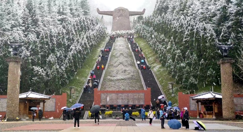 雪中的神農祭壇