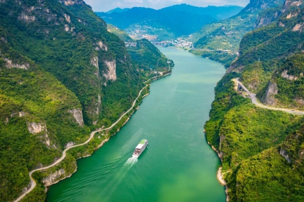 “兩壩一峽”是什么?兩壩一峽系列產品:兩壩一峽葛洲壩船閘線、兩壩一峽VIP、臻享全域游