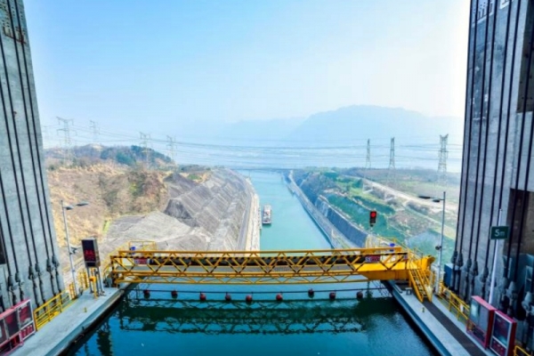 兩壩一峽、兩壩一峽全域游和兩壩一峽臻享全域游這三條線路有何區別？