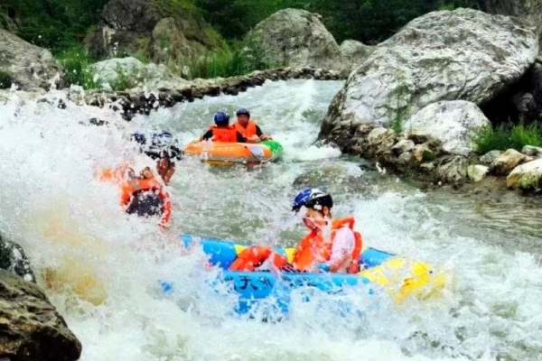 朝天吼漂流具體在什么位置？交通方便嗎？怎么預(yù)訂？