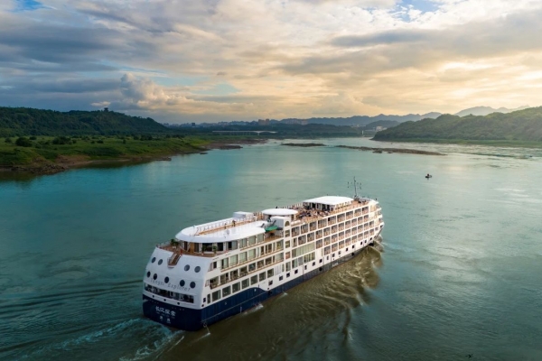 長江探索號首航驚艷登場,重新定義內河游輪體驗