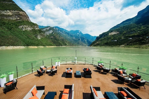 世紀(jì)游輪適合老人玩嗎?—一份專屬老人世紀(jì)游輪旅游攻略奉上