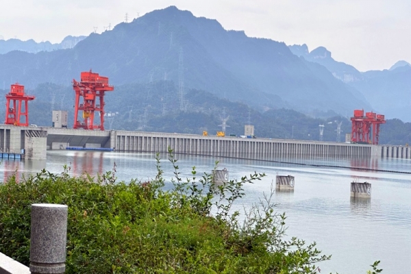 三峽大壩旅游區三角地接待站暫停營業的公告