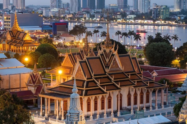 柬埔寨明年將對(duì)華試行免簽政策